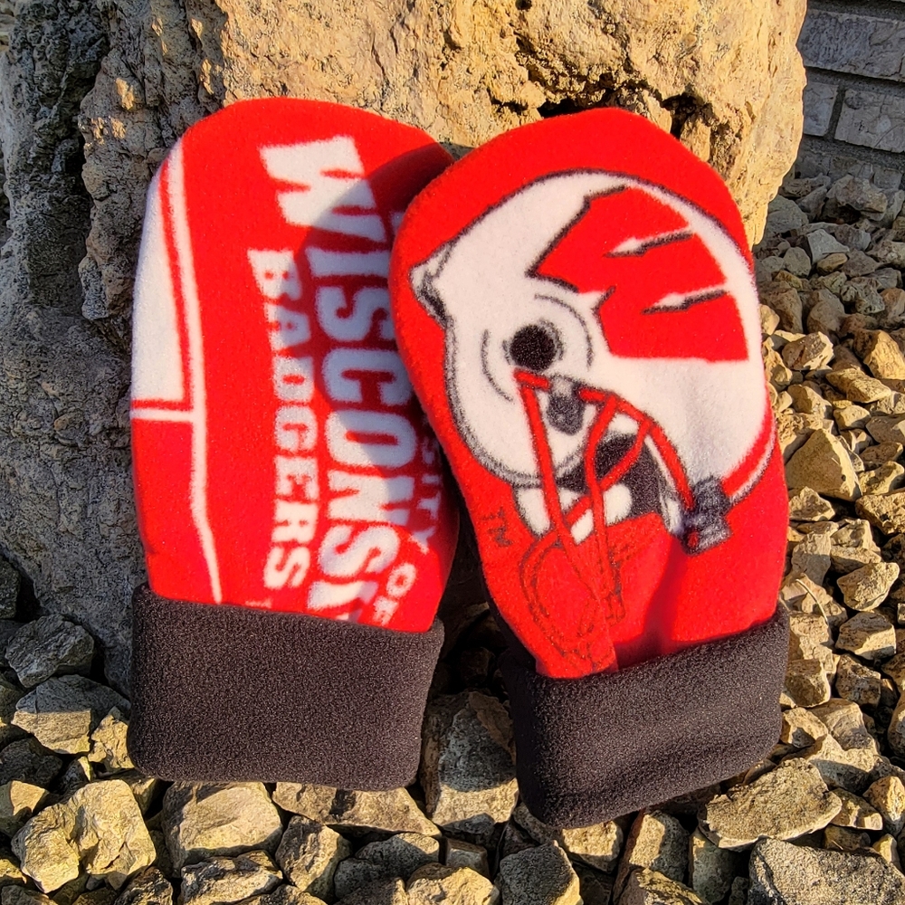 Wisconsin Badgers College Fleece Winter Women's Mittens
